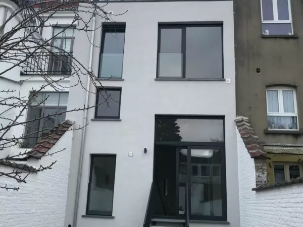 Rénovation d’un immeuble à appartements à Ixelles